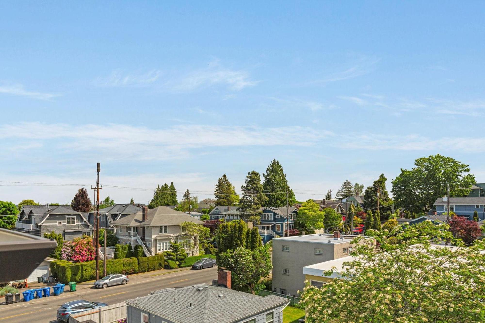 Nob Hill Charm 14 *