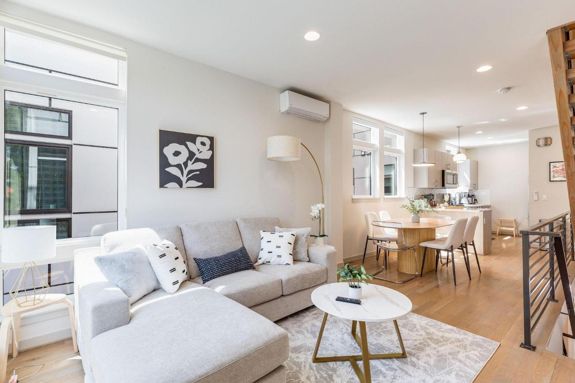 Nob Hill Charm 14 *