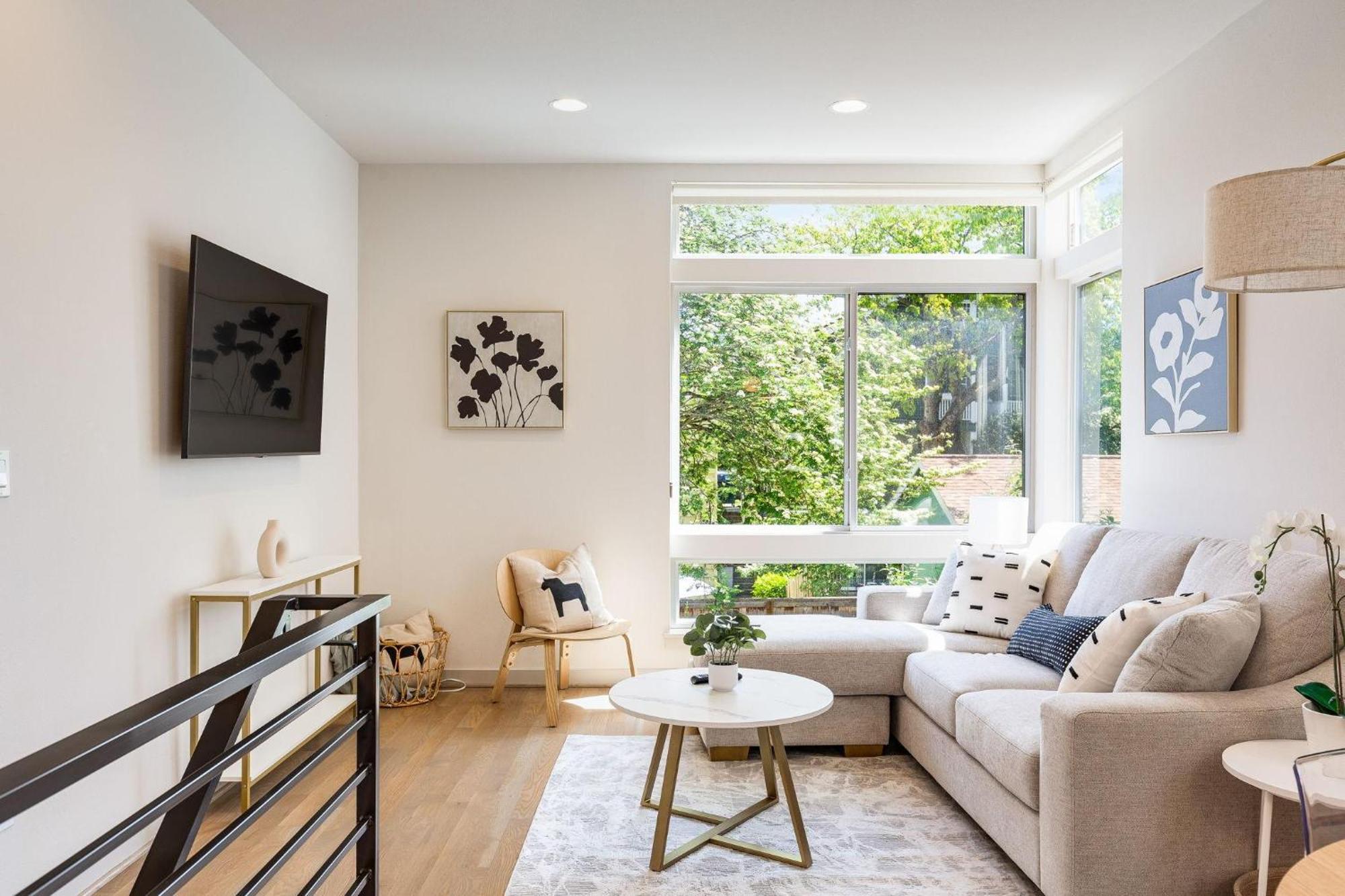 Nob Hill Charm 14 *