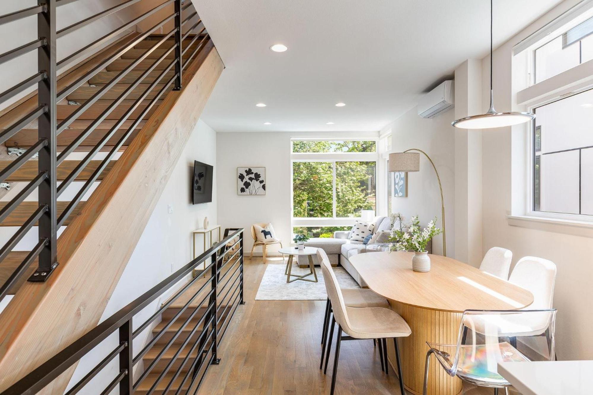 Nob Hill Charm 14 *